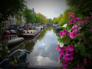 Amsterdam: canali, fiori e case galleggianti