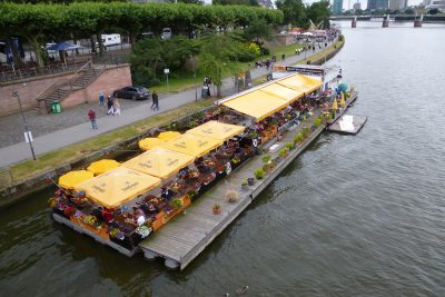 Weekend a Francoforte: il bar Boothaus Dreyer sul fiume