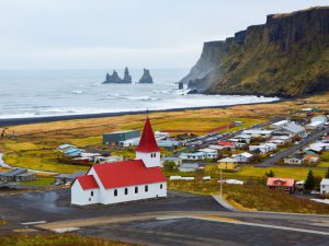 Blog di viaggi Vivinviaggio: il paese di Vik in Islanda